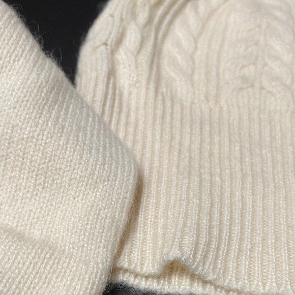Nicole Summers Vintage cashmere Cream Knit Beanie and Gloves Set - Picture 9 of 12